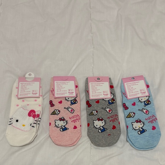 Hello Kitty Colorful Ankle Socks Collection - Picture 2 of 16